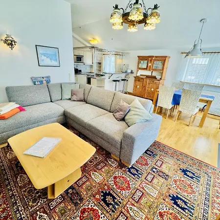 Daire Sonnenuntergang, Am Leuchtturm Rostock