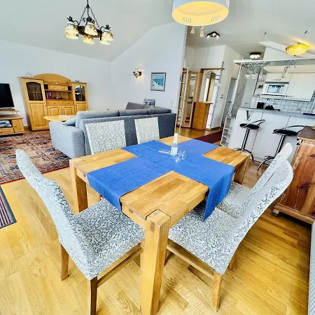 Daire Sonnenuntergang, Am Leuchtturm *